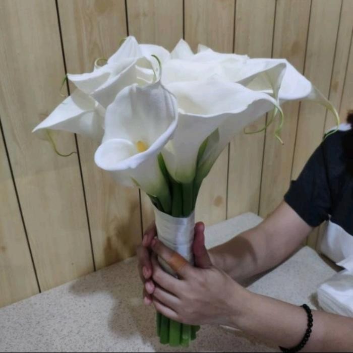 TERBARU Hand buket calla lily / buket pernikahan