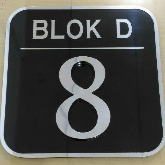 NOMOR RUMAH STAINLESS ANGKA TIMBUL DASAR HITAM