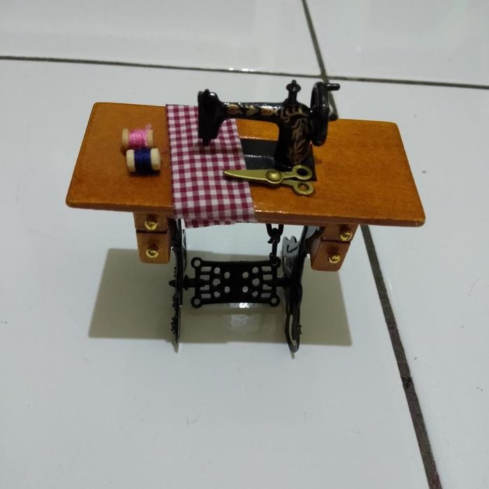 Miniatur Mesin Jahit