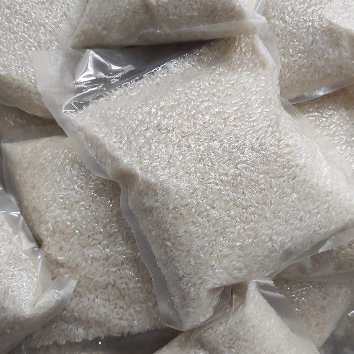 

Glx Beras mentik wangi original 100 % kemasan vacum 1 kg