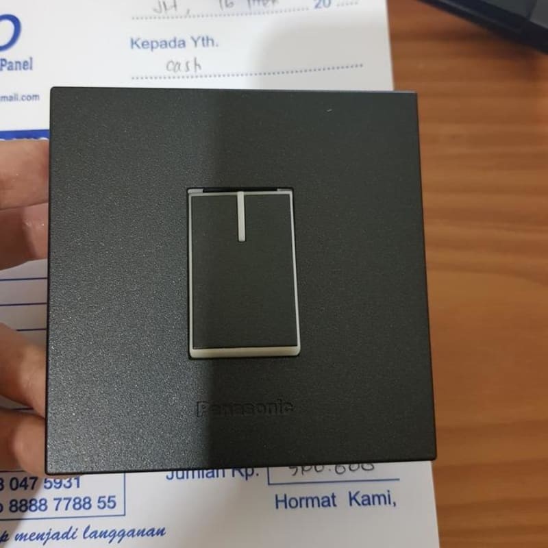 SAKLAR ENGKEL HOTEL mata kecil HITAM PANASONIC STYLE