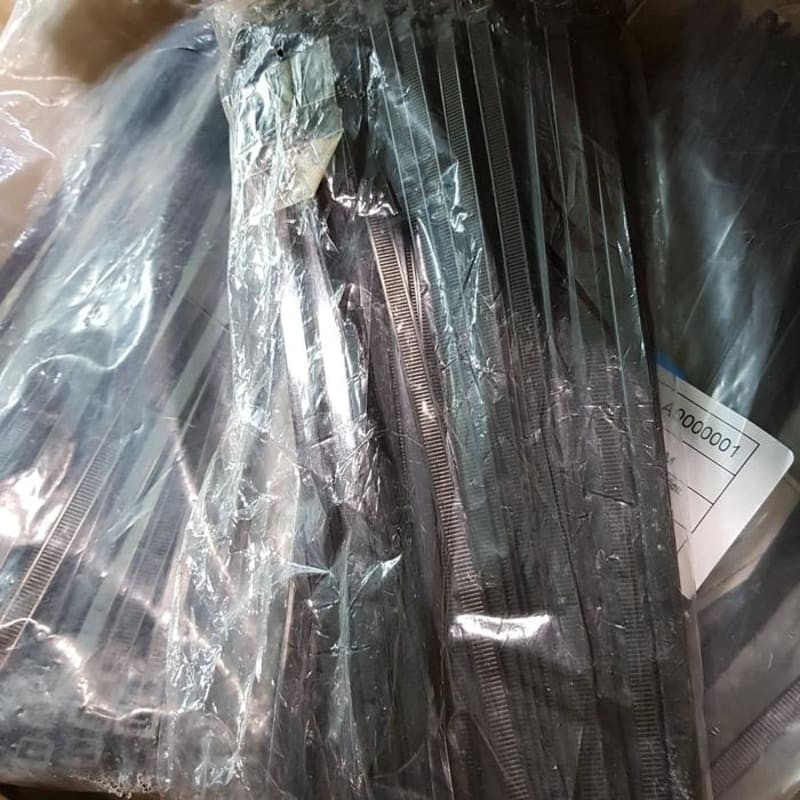 

TIES 300 x 7.6 mm isi 100 pcs pjg 30 cm khusus Hitam