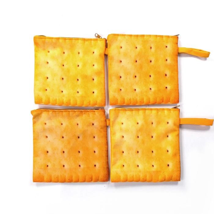 

Pouch Persegi Kanvas Shrelo Motif Biscuit Crackers Tempat Pensil Untuk Penggemar Cemilan Biskuit