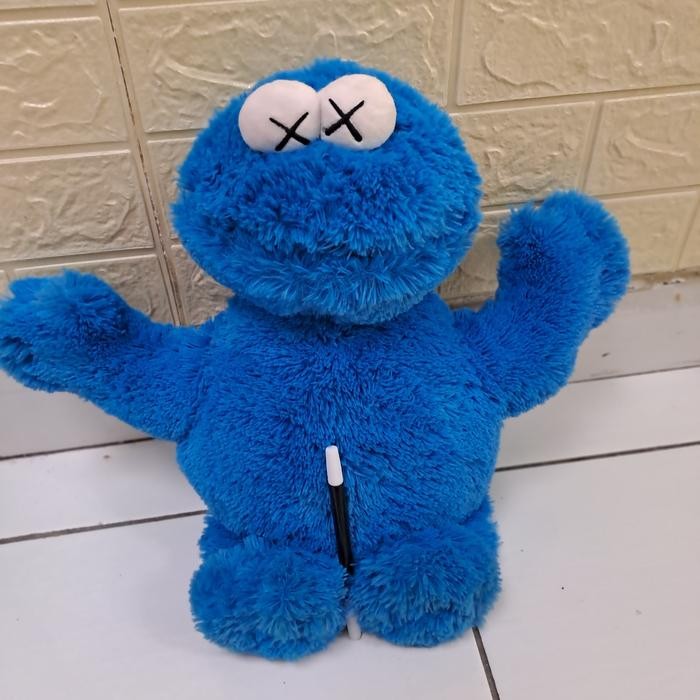 boneka cookie monster sesame street original kaws uniqlo