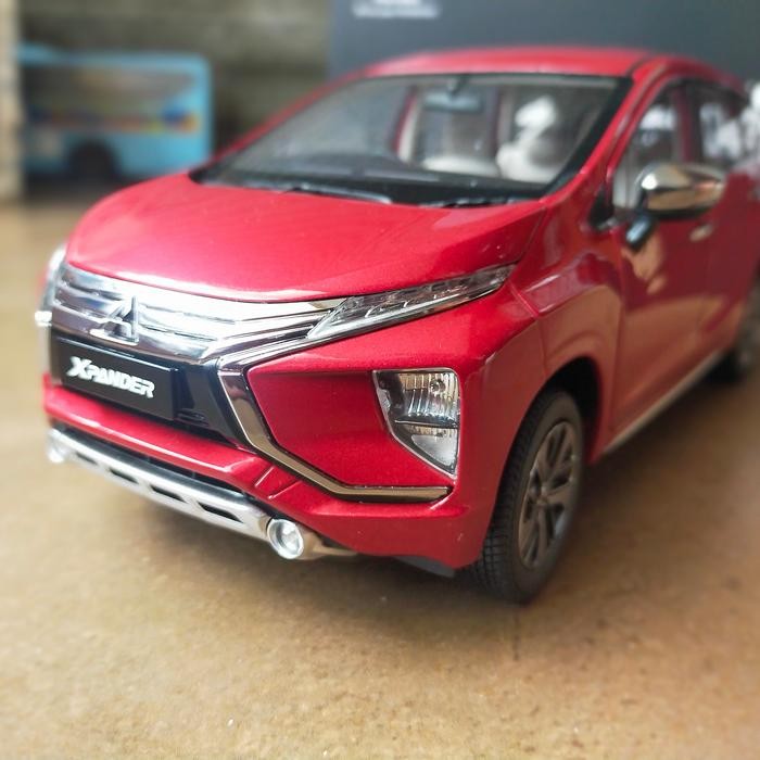 MITSUBISHI XPANDER DIECAST SKALA 1:18 RED