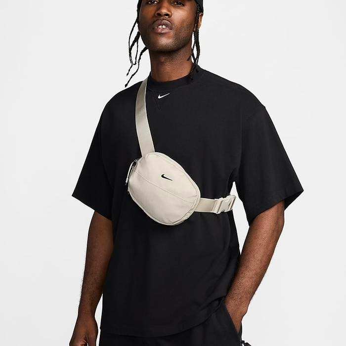 HM6120 072 Nike Aura Cross Body Bag 2 Liters