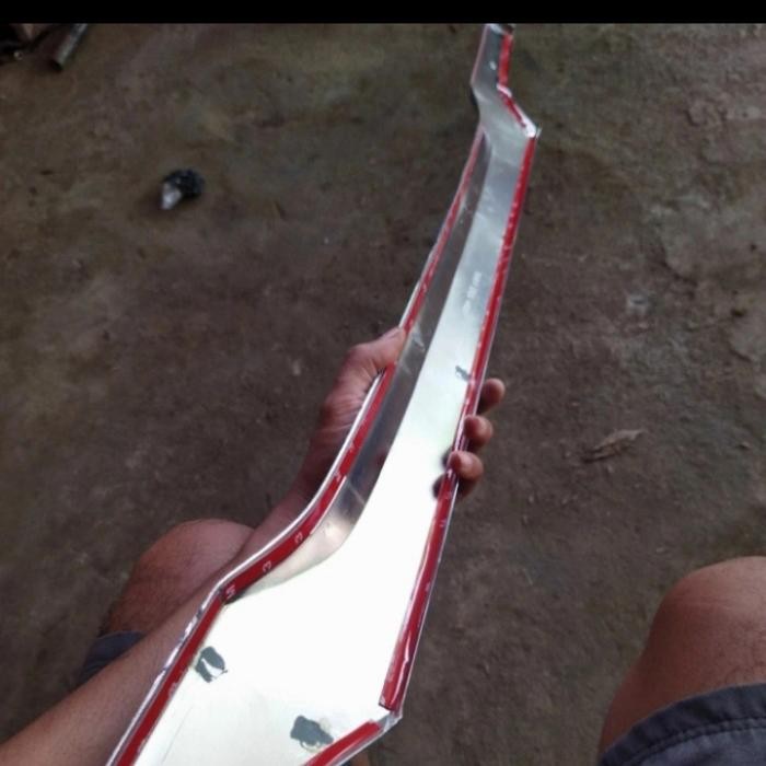 Laris List Trunklid Trunk Lid Grand Innova 2014-2015 Model Tempel