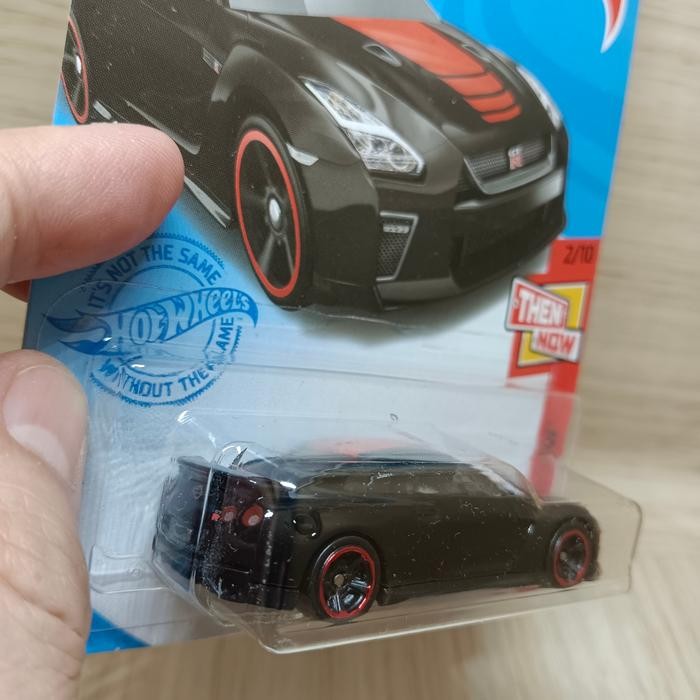 hot wheels 17 nissan gtr r35 Hitam Exclusive recolor