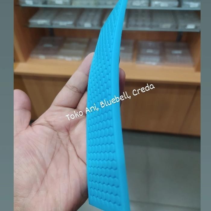 

SILICONE LACE MAT HONEY COMB 17 X 5 CM H 2MM ( OVEN SAFE MAX 180 DERAJAT CELCIUS )