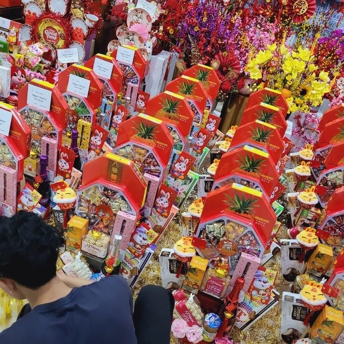 

Paket Dekorasi Hampers Imlek Parcel Hadiah Kue Kering 001