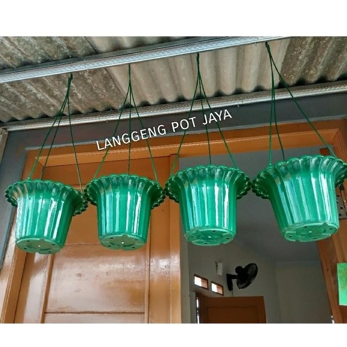 Pot Plastik Gantung Mawar Hijau Ukuran 20Cm