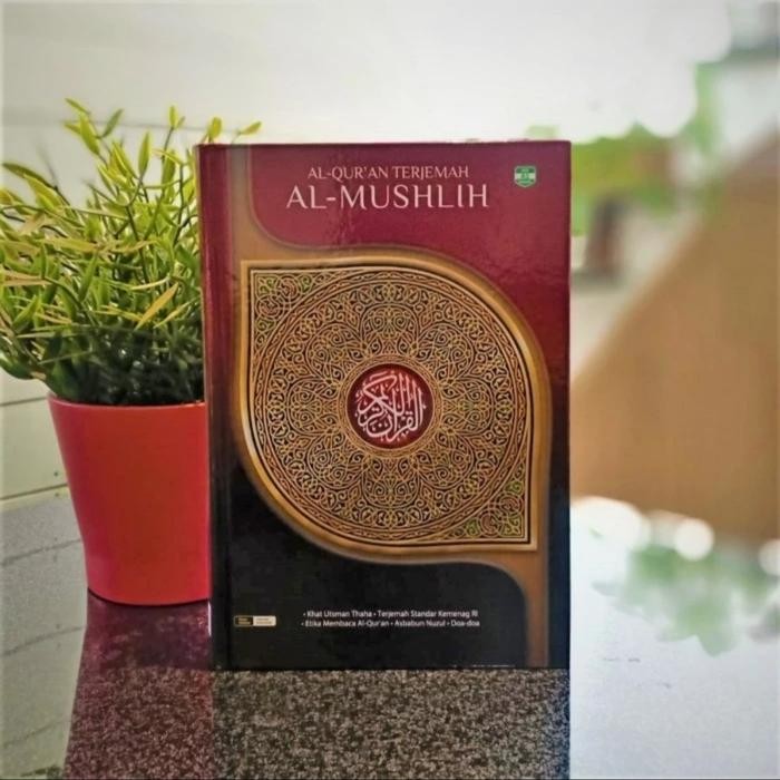 

Alquran Al Mushlih A4, Al Quran Terjemah Khat Utsman Thaha Almushlih
