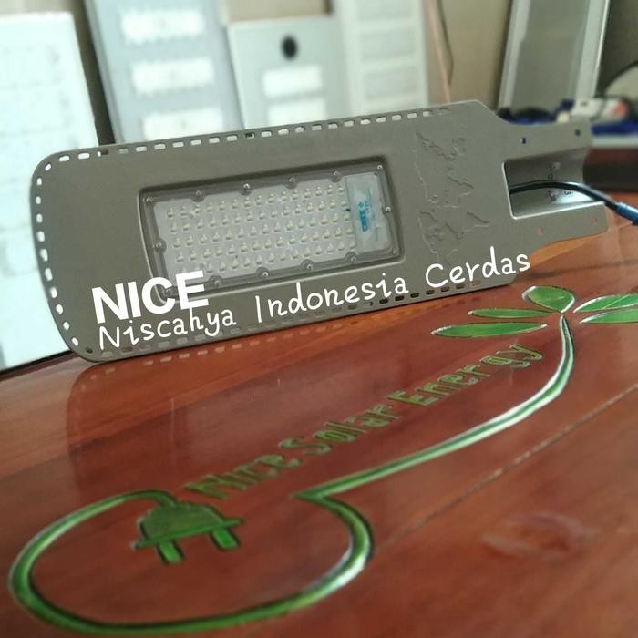 Lampu PJU Tenaga Surya Two In One