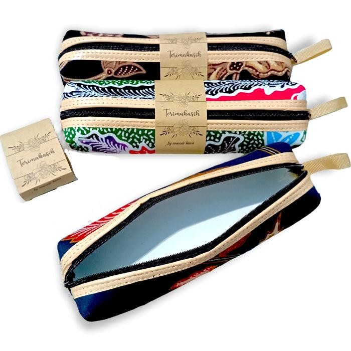 

Souvenir Dompet Pensil Pouch Batik 50pcs Kemas Plastik & Kertas Terimakasih Hadiah Pesta Oleh-Oleh