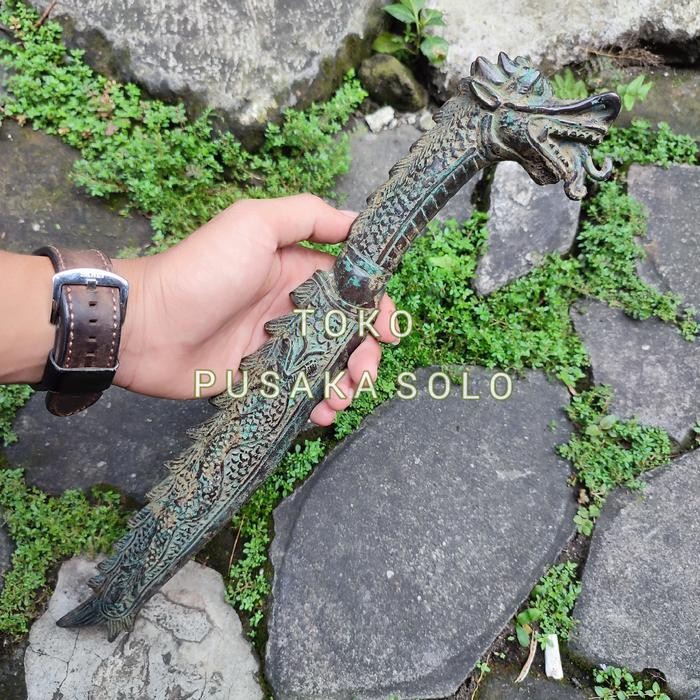 PUSAKA KEPALA NAGA TUA ANTIK *