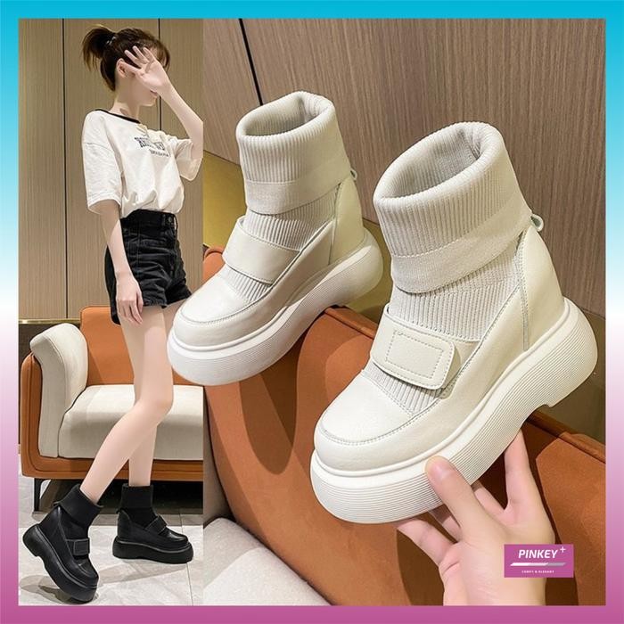 Pinkey P210 Sepatu Sneakers Boots Tinggi Wanita Sneakers Shoes Hak Tebal Black Karet Hitam Putih
