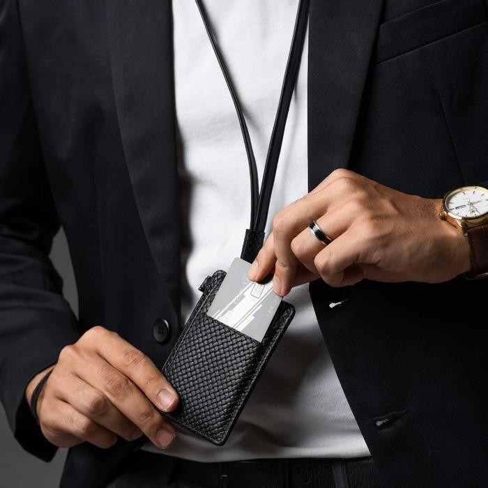 

Lanyard Kulit Sapi ID Card Reven Batara Lanyard Name Tag Kartu Nama Model Kalung