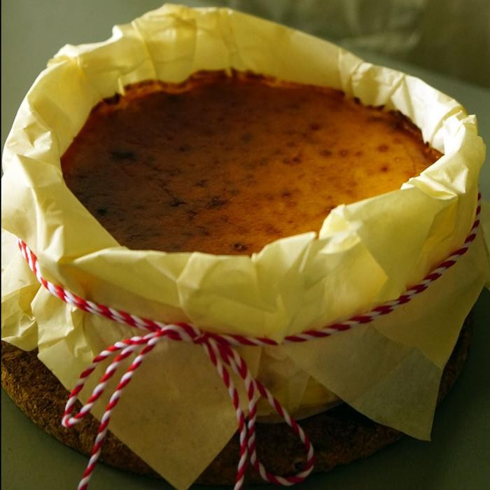 

4ZMI Le Biscuit - Burnt Basque Cheesecake 16 Cm - Creamy & Gooey