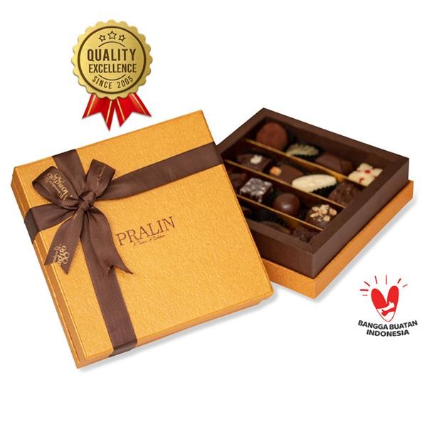 

IOI2 Cokolat Pralines Exclusive Box 17Pcs Chocolate Monggo Coklat Gift