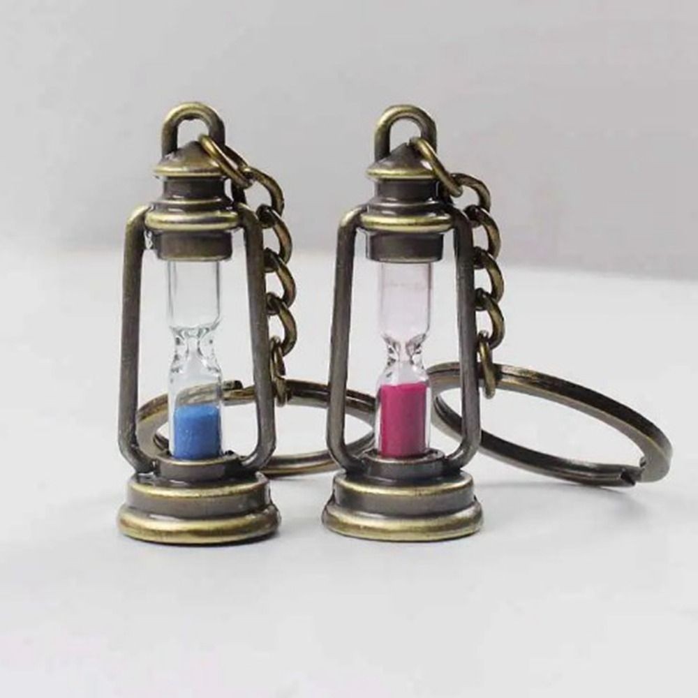 Nostalgic Metal Hourglass Keychain Metal Craft Retro Kerosene Lamp Hourglass Lightweight Car Hourgla