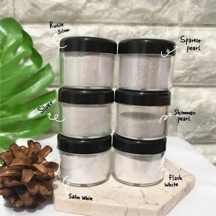 

SPARKLY WHITE EDIBLE GLITTER LUSTER DUST - GLITTER DAPAT DIMAKAN 5 GR