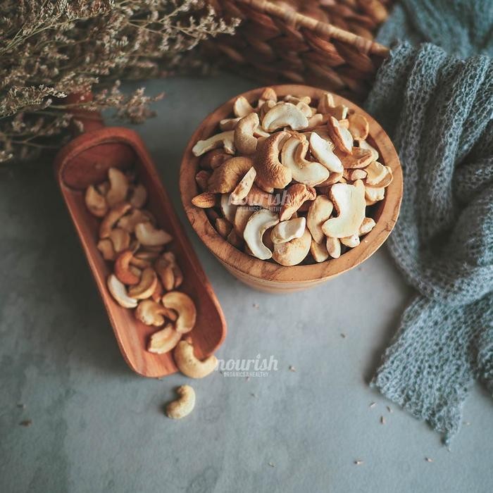 

ROASTED CASHEW PIECES (KACANG MEDE BELAH 2 PANGGANG) 100 GR