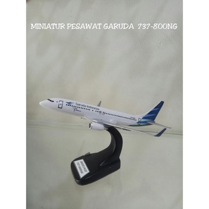 Miniatur Pesawat Garuda Indonesia Boeing 737-800Ng