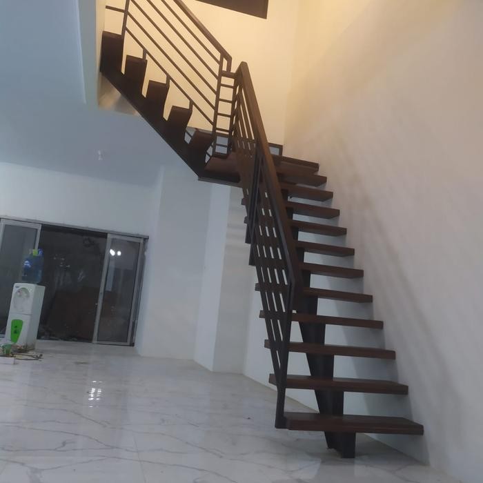 Tangga besi Tangga industrial besi dan kayu Baja *