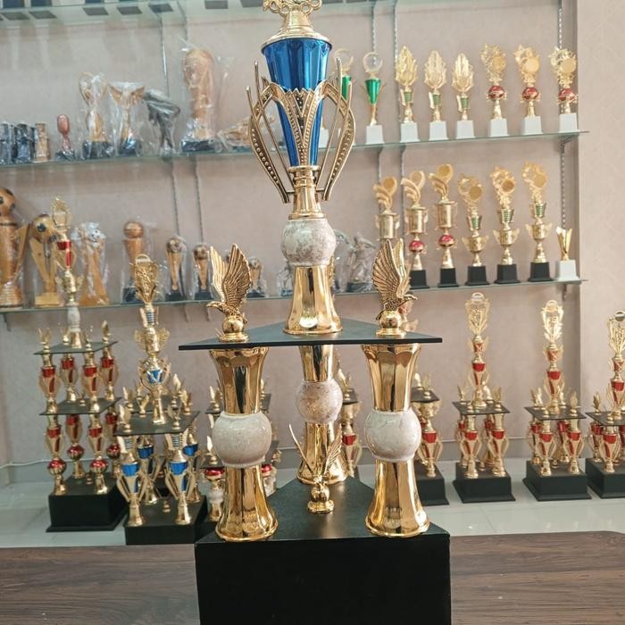 Piala Kaki3 Marmer Bulat