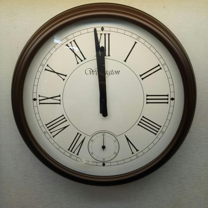 Jam Dinding Wellington Material Wooden