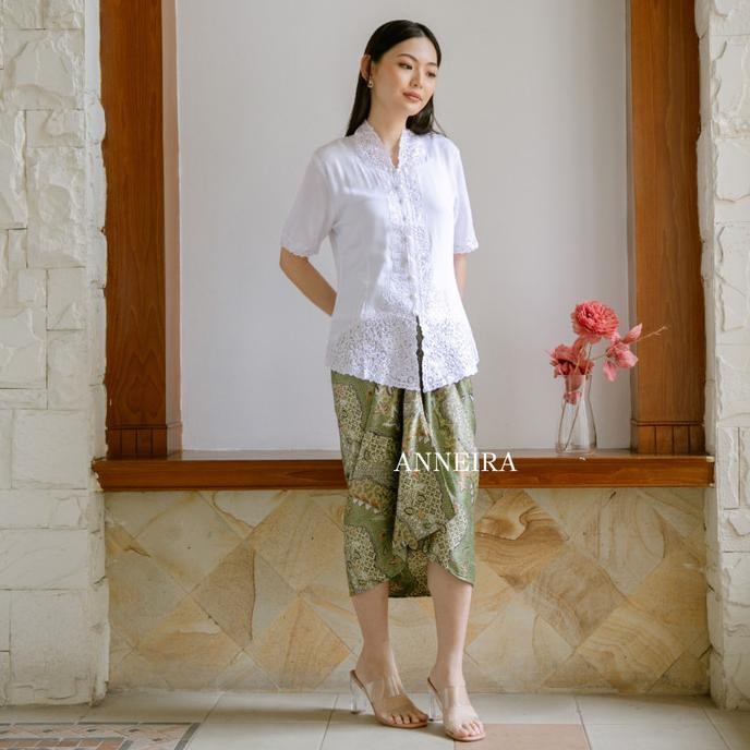 Anneira - Kebaya Putih Modern Lengan Pendek Lora