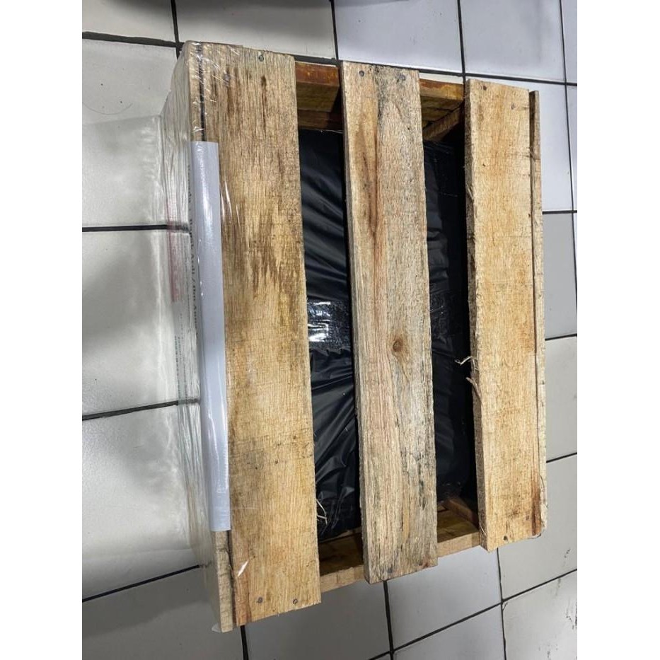 

Paket Packing Kayu / Palet Kayu Untuk Server Rackmount