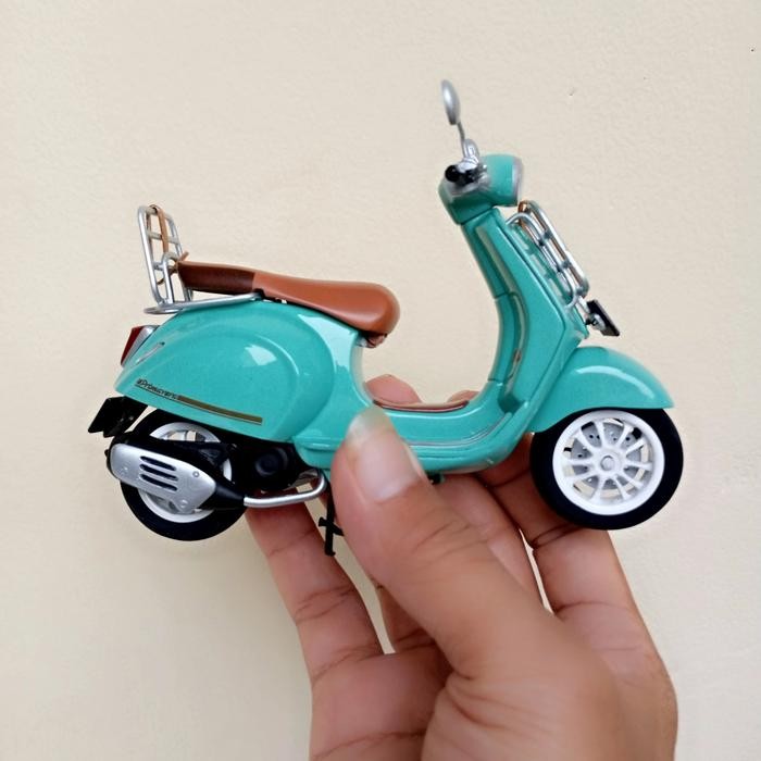 Diecast Miniatur Motor Vespa Matic Skala 1:12 Handmade