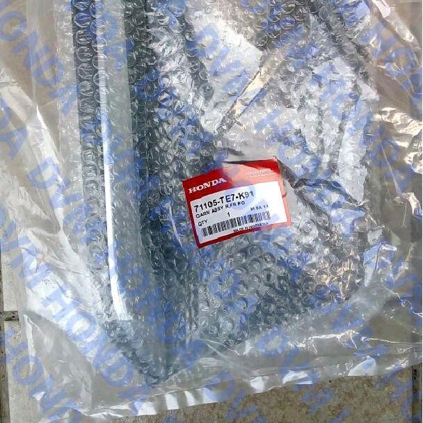 Cover Fog Lamp Kanan Original Mobilio Rs Sperpart