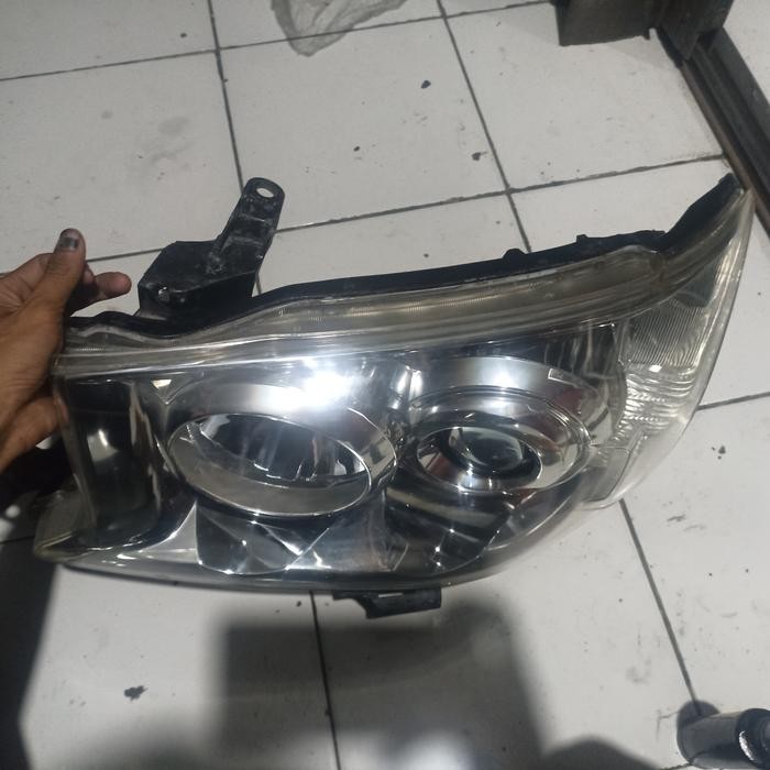 Headlamp Toyota Fortuner 2010 Kiri Original Bekas