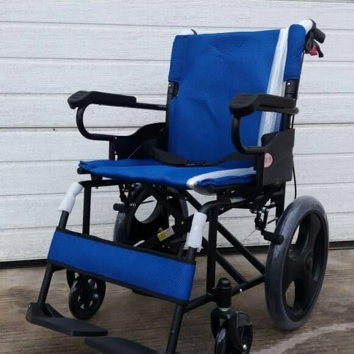 kursi roda traveling avico 871