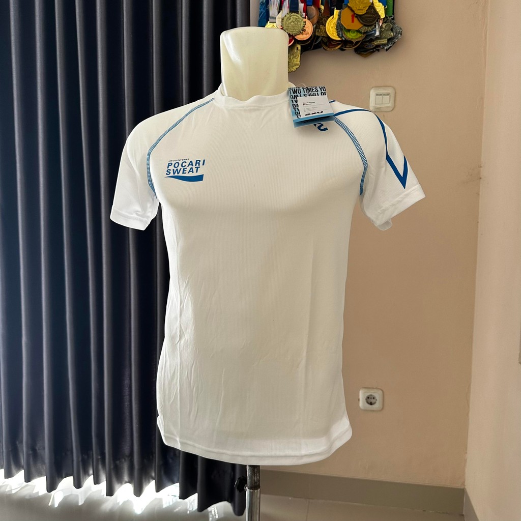 Jersey Finisher 42 km Running dry fit Pocari Finisher FM 2023 merk 2XU size XXS unisex