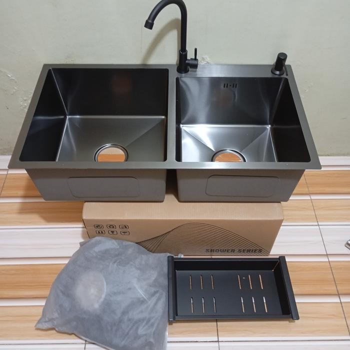 komplit kitchen sink 8245 hitam/murah bak cuci piring 2 lubang hitam/wastafel 8245 hitam