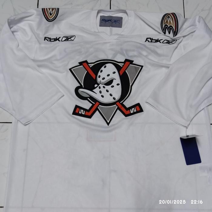 JERSEY HOCKEY TEAM MIGHTY DUCKS WITH NAME & NUMBER