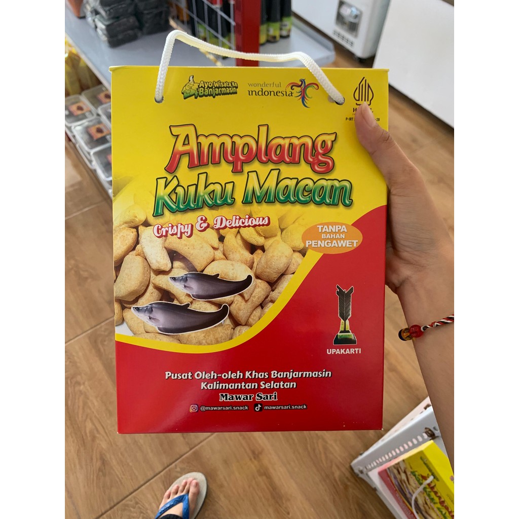 

MAWAR SARI AMPLANG KUKU MACAN KOTAK KECIL