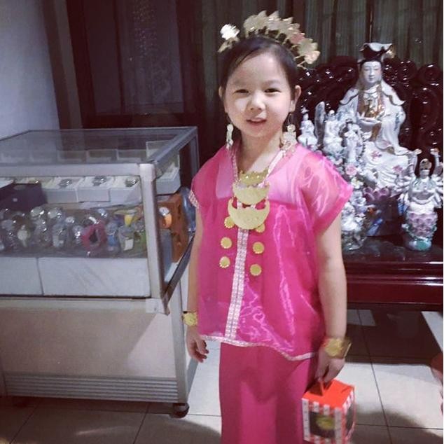 SEWA BAJU ADAT SULAWESI ANAK PEREMPUAN