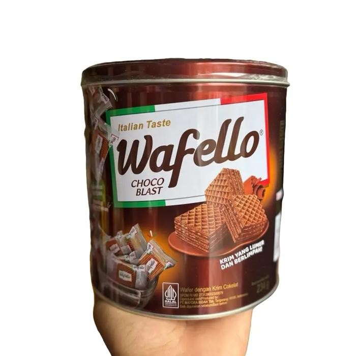 

New wafello wafer biskuit 1 kaleng 234 gram full krim coklat manis Snacks