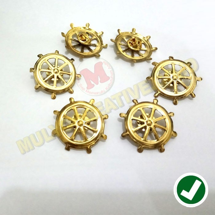 

Pin Kerah Pelayaran - Pin Kopsteken Logo Kemudi Monogram Pelayaran PREMIUM