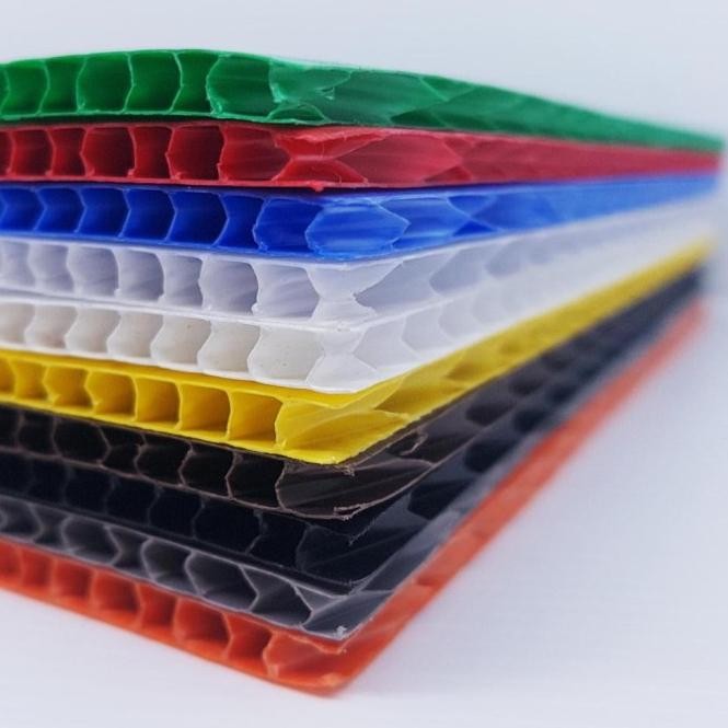

Lembar Karton Plastik Pp Corrugated Uk. 50X75 Cm (Tebal 5Mm)