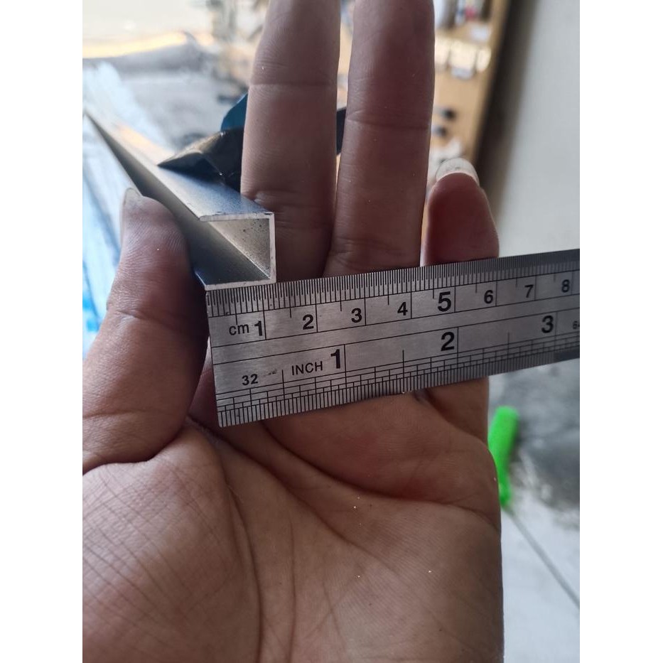 LIS U ALUMINIUM 1CM HITAM 3METER