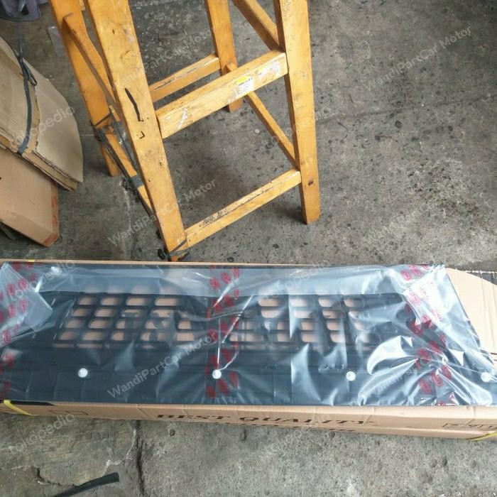 Grill Depan Canter Hitam