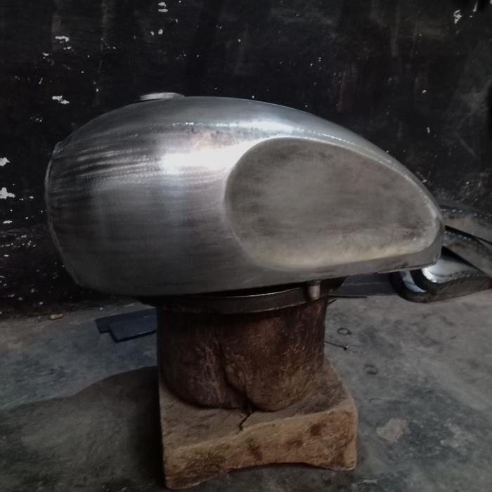 PREMIUM tangki british triumph,tangki custom,tangki british,tangki binter