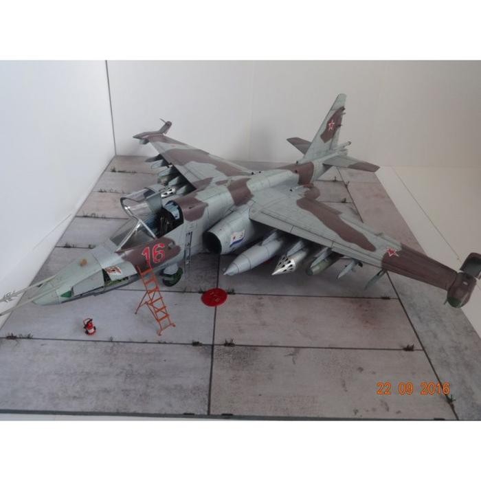 PREMIUM Kertas Lembaran pola papercraft pesawat tempur SU-25 skala 33 (3OP-A5)
