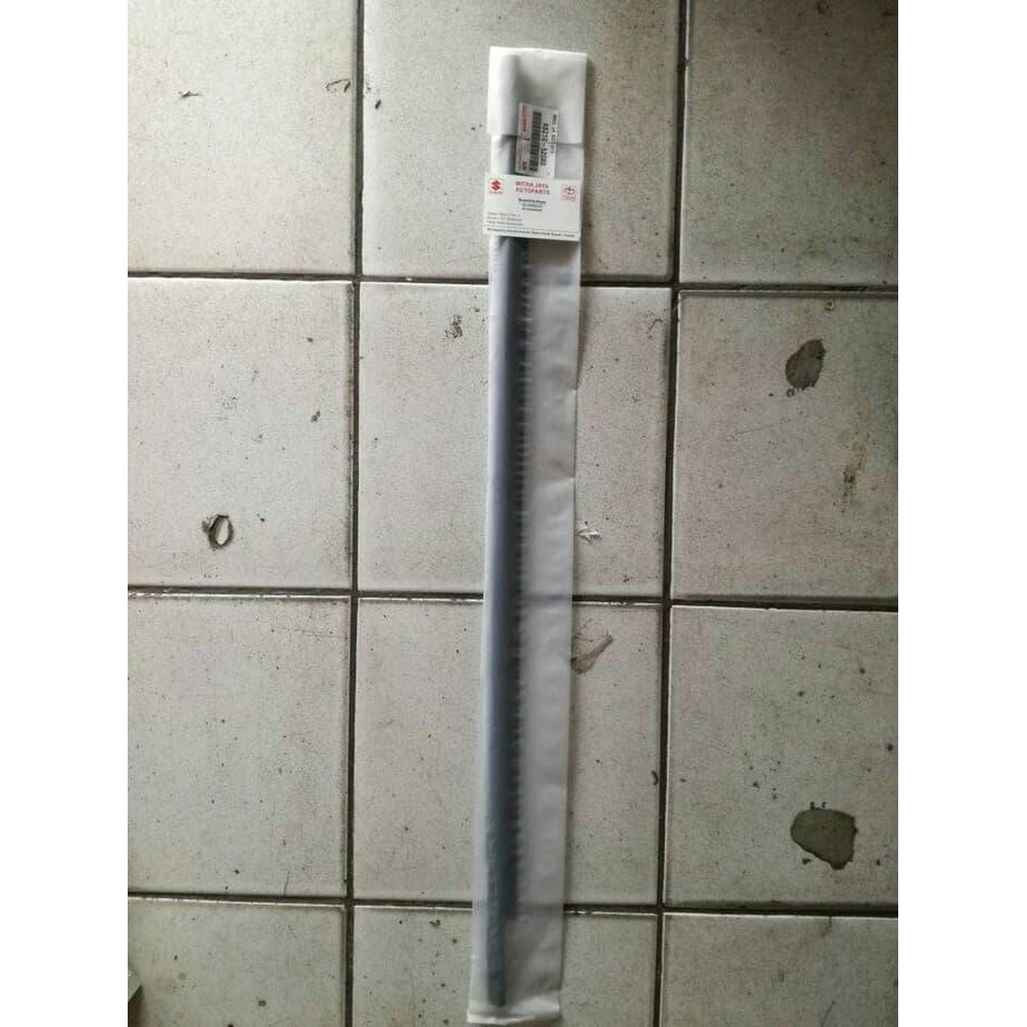 Hemat Pelipit List Kaca Depan Kiri Toyota Ist
