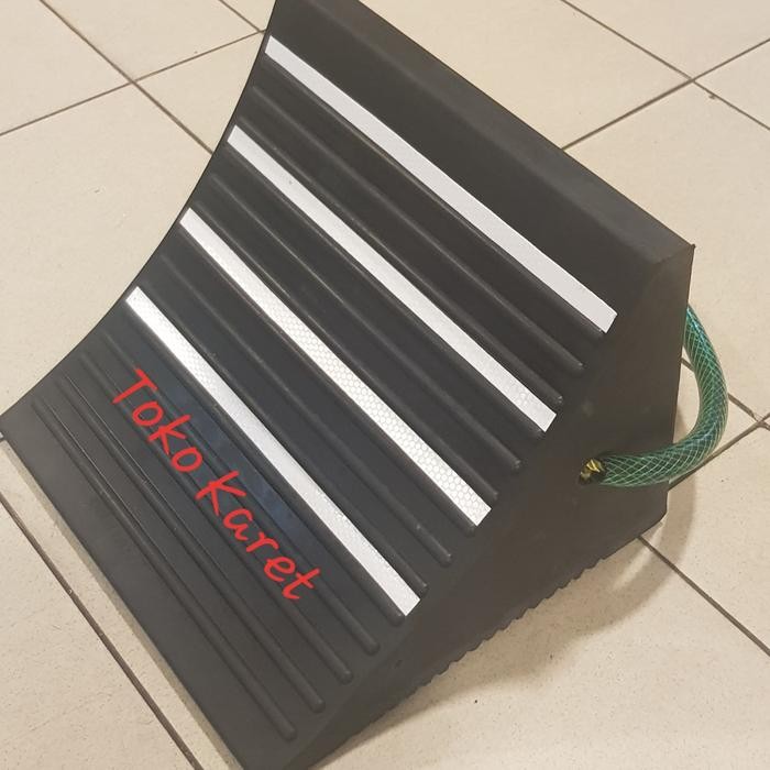 Ganjalan ban mobil / Ganjal ban truck / Karet ganjal ban / Wheel Chock